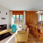 Stunning With Mountain View Apartman