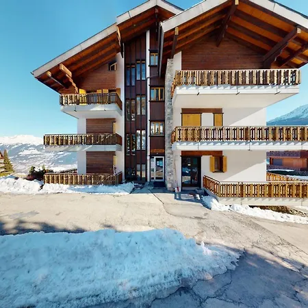 Stunning With Mountain View *