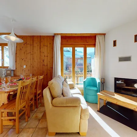 Stunning With Mountain View Apartman
