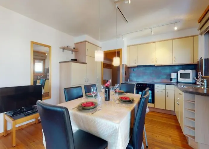 Stunning With Mountain View Apartman